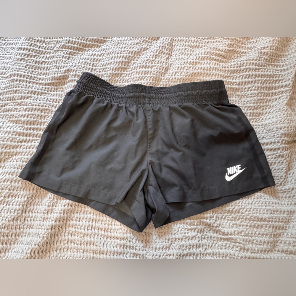 Nike Black Athletic Shorts Moisture-Wicking Design